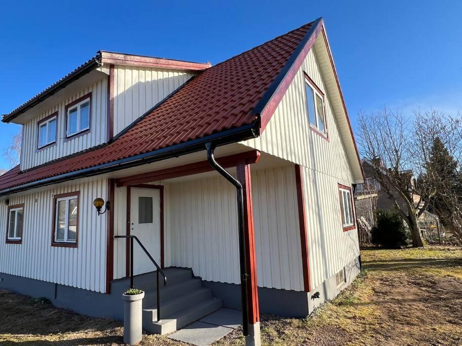 Lantlig Villa I Ljungbyhed Экстерьер фото