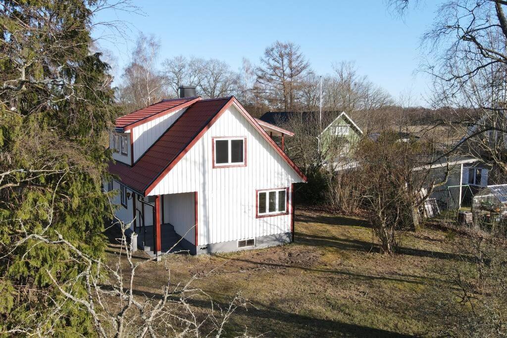 Lantlig Villa I Ljungbyhed Экстерьер фото